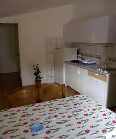 Starigrad-paklenica 1 *