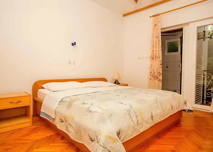 Apartment In Starigrad-Paklenica 6770 דירה סטאריגרד-פקלניצה