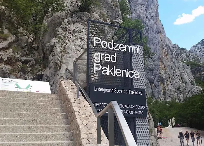 Apartment In Starigrad-Paklenica 6770 סטאריגרד-פקלניצה