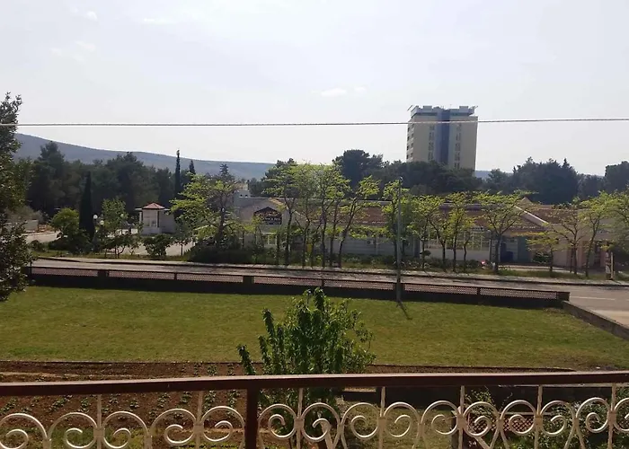 Apartment In Starigrad-Paklenica 6770 דירה *