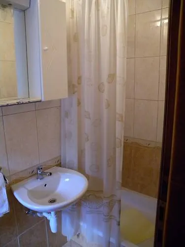 Apartment In Starigrad-Paklenica 6770 * סטאריגרד-פקלניצה