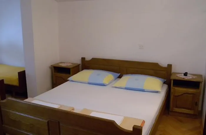 Apartment In Starigrad-Paklenica 6770 דירה סטאריגרד-פקלניצה