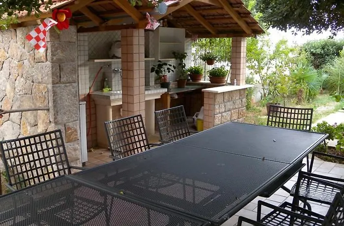Apartment In Starigrad-Paklenica 6770 דירה *
