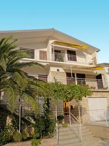 Apartment In Starigrad-Paklenica 6770 סטאריגרד-פקלניצה