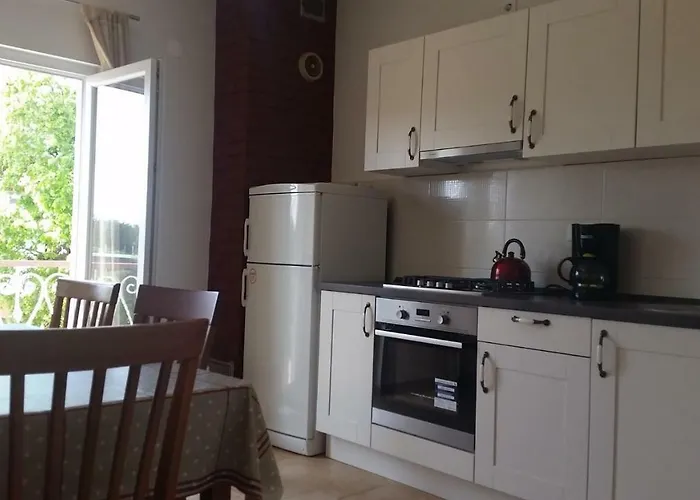 Apartment In Starigrad-Paklenica 6770 * סטאריגרד-פקלניצה